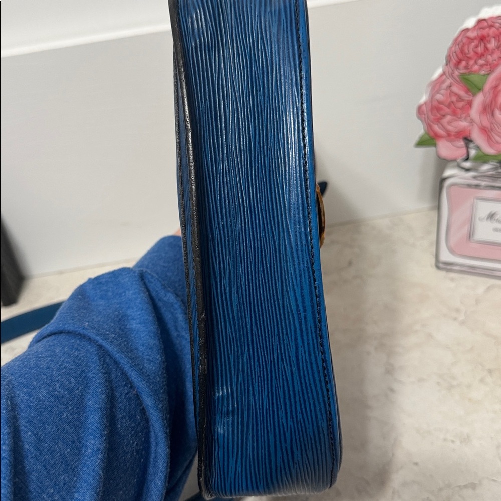 💙💙Louis Vuitton St Cloud Shoulder/Crossbody💙💙 Toledo Blue - Picture 5 of 8
